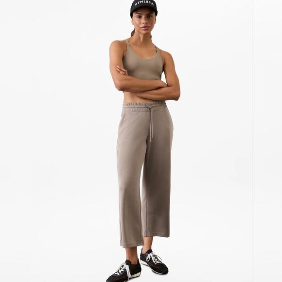 Athleta Seasoft Straight‎ Cropped Casual Lounge Pants Medium NWT - Picture 1 of 9
